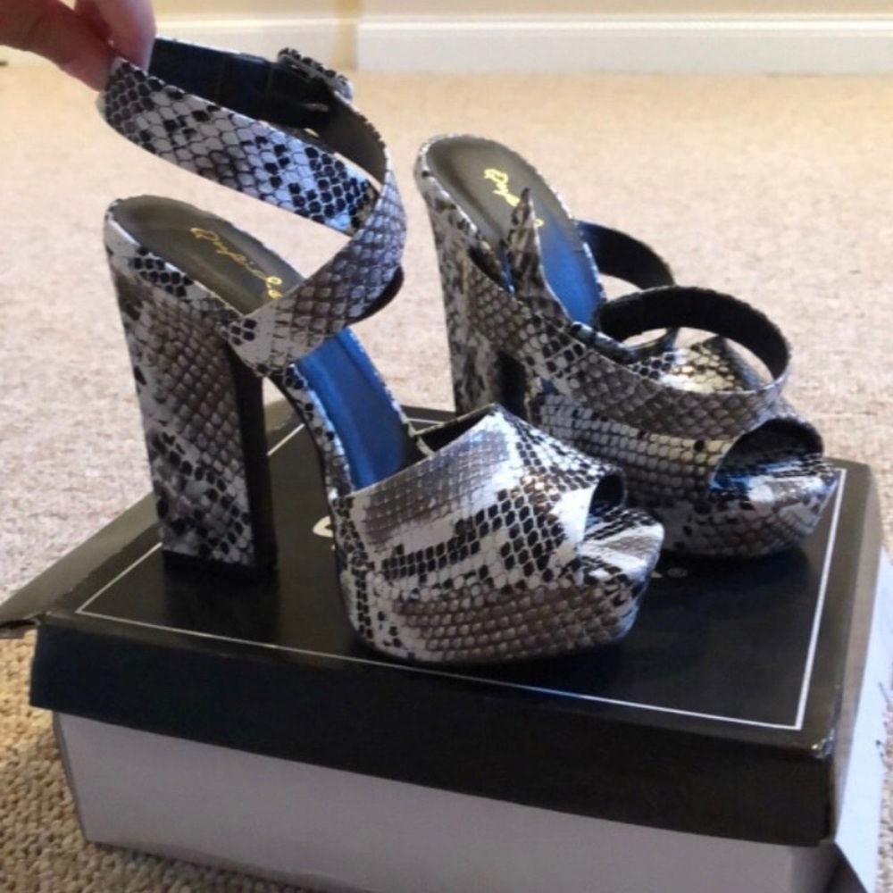 Snakeskin high heel shoe